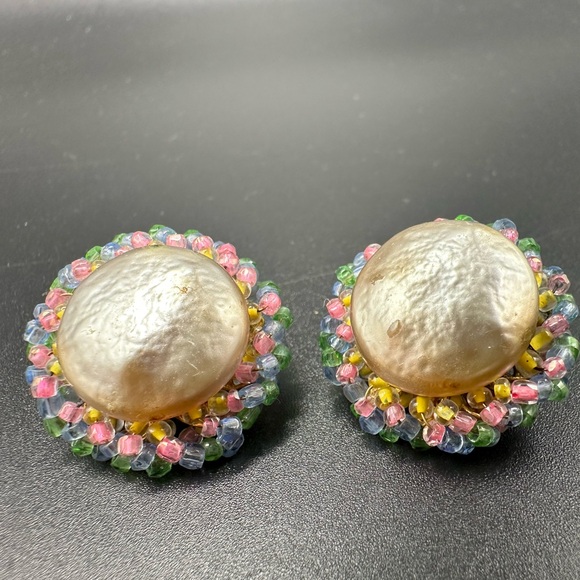 Vintage Miriam Haskell Baroque Pearl And Rainbow Bead Gold Tone Clip Earrings - Picture 2 of 14